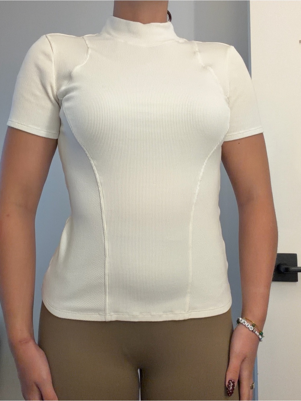 ALO Yoga Cream Short-Sleeve Ribbed Mock Neck Top